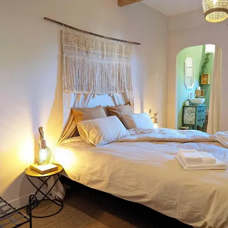 Wine Occitanie Bed & Breakfast *